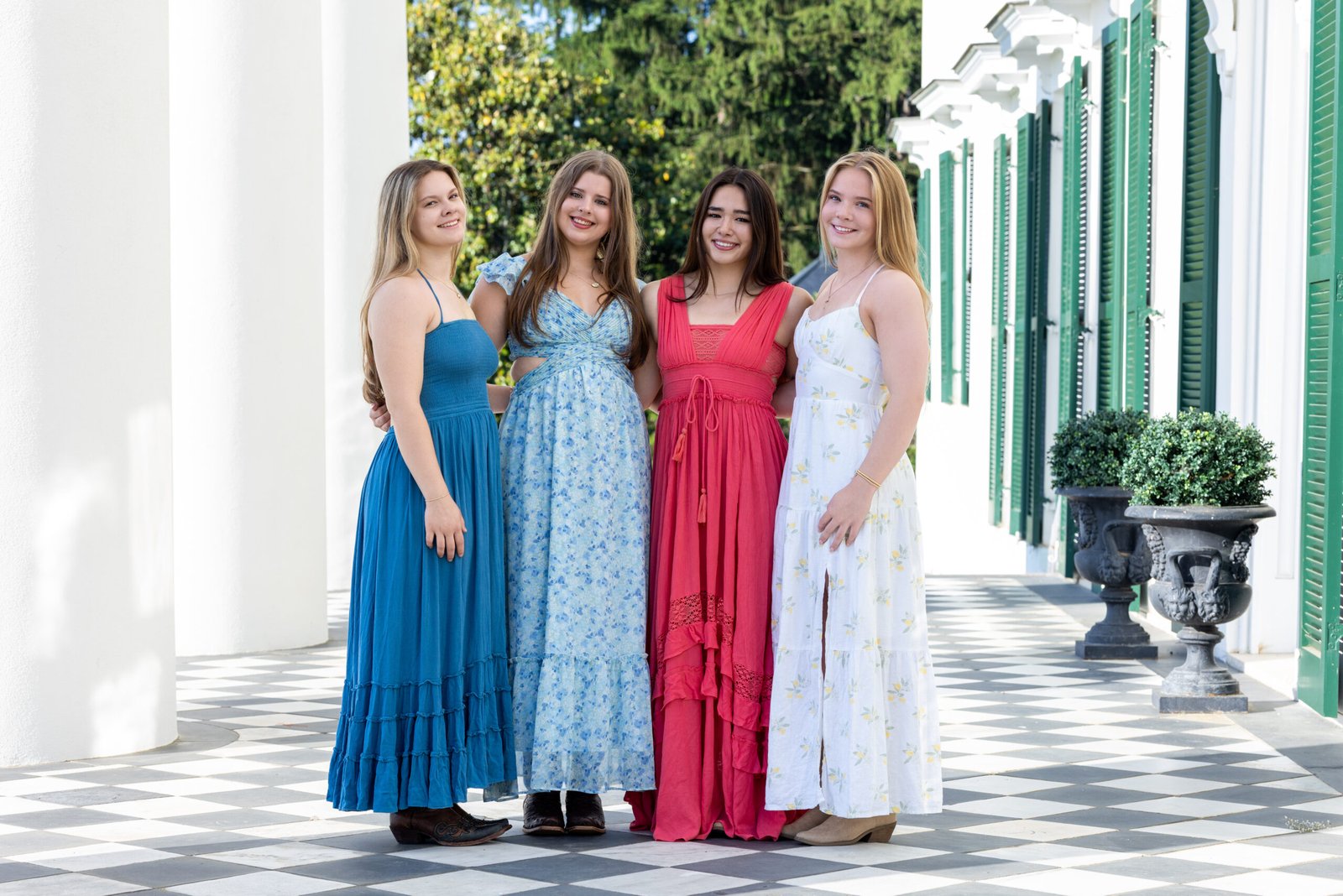 Best Friends Senior Pics at Morven Park Leesburg Ashburn Virginia Portraits